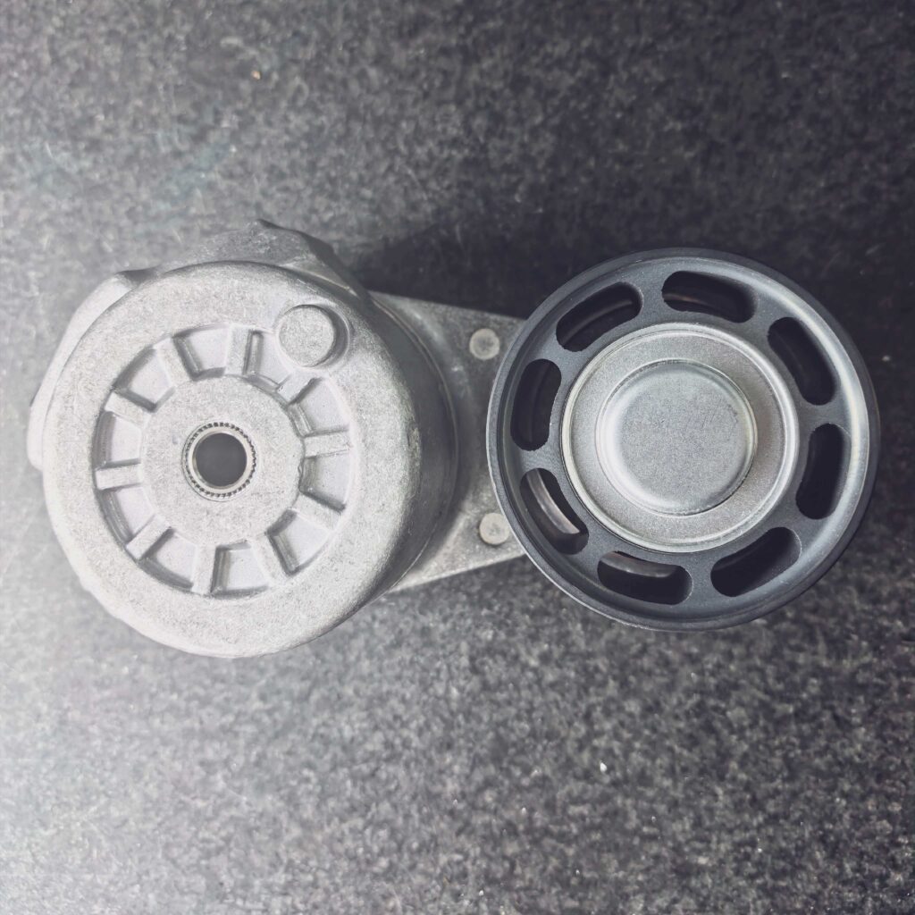 BELT TENSIONER 2579168 FIT FOR CATERPILLAR